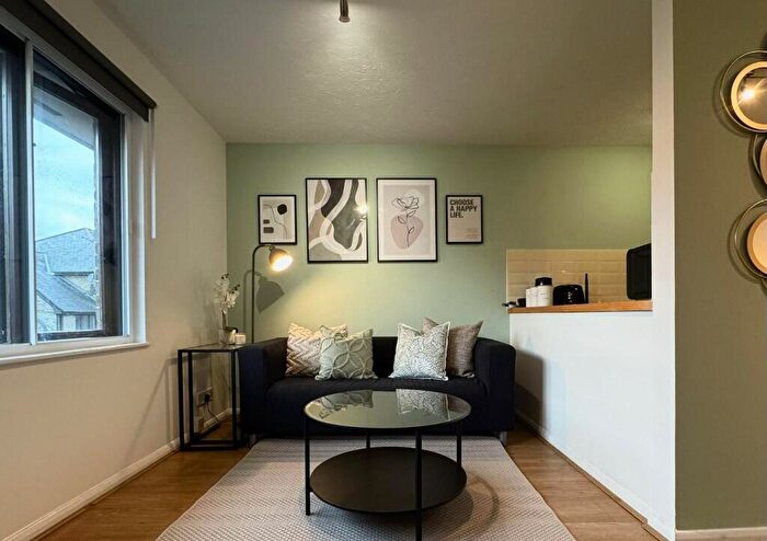 1 Bedroom Flat To Rent In Transom Square, London, E14