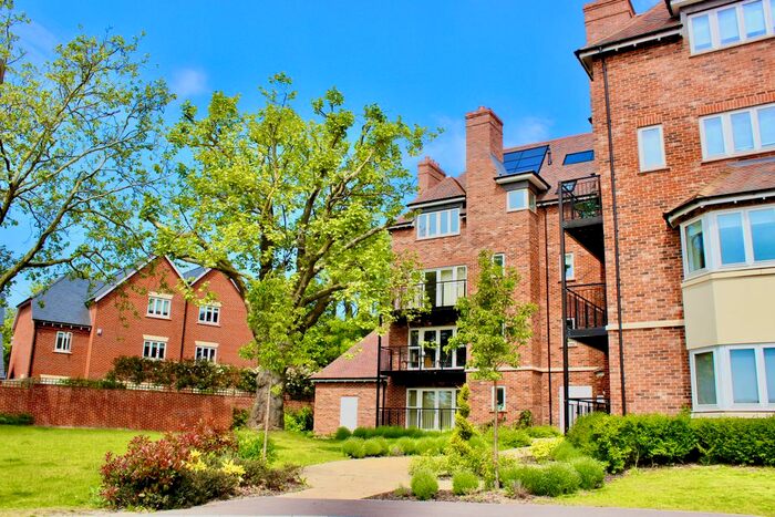 2 Bedroom Flat To Rent In Guardhouse Way, London, NW7