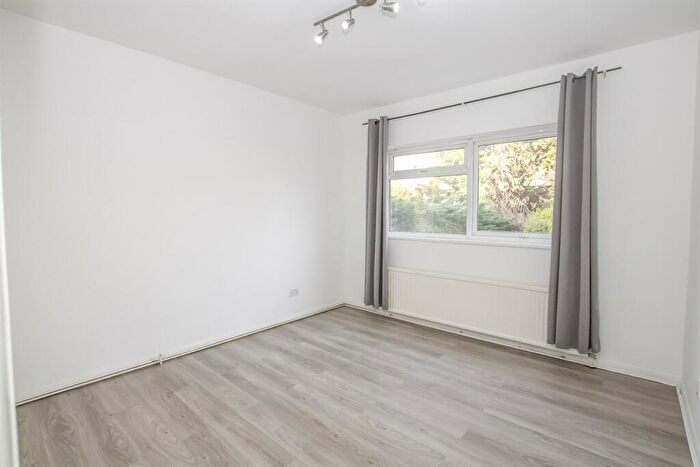 1 Bedroom Flat To Rent In Heriot Road, Hendon, NW4