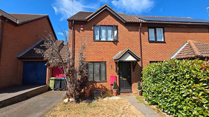 3 Bedroom Semi Detached House To Rent In Wistmans, Furzton, Milton Keynes, MK4