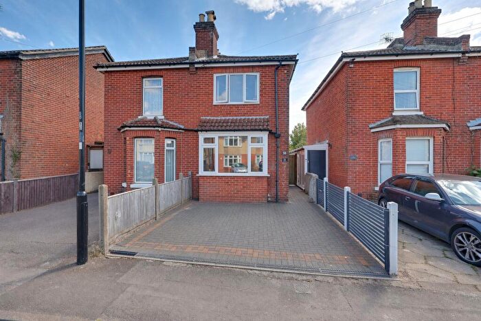 3 Bedroom Semi-Detached House For Sale In Pinegrove Road, Sholing, SO19