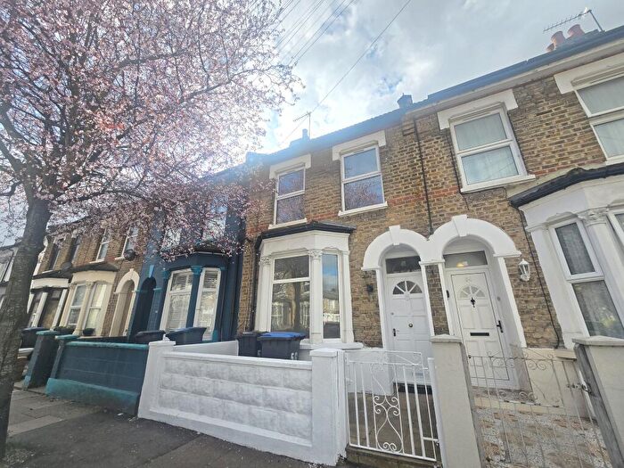 4 Bedroom House To Rent In Somerset Road, Edmonton, N18