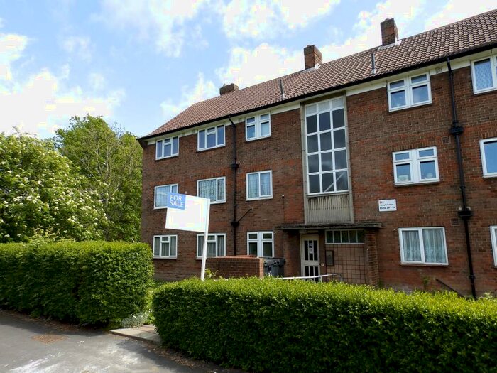 2 Bedroom Flat To Rent In Lingfield Bank, Alwoodley, Leeds, LS17