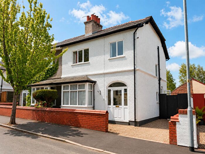 3 Bedroom Semi Detached House For Sale In Heath Drive, Heswall, Wirral, CH60