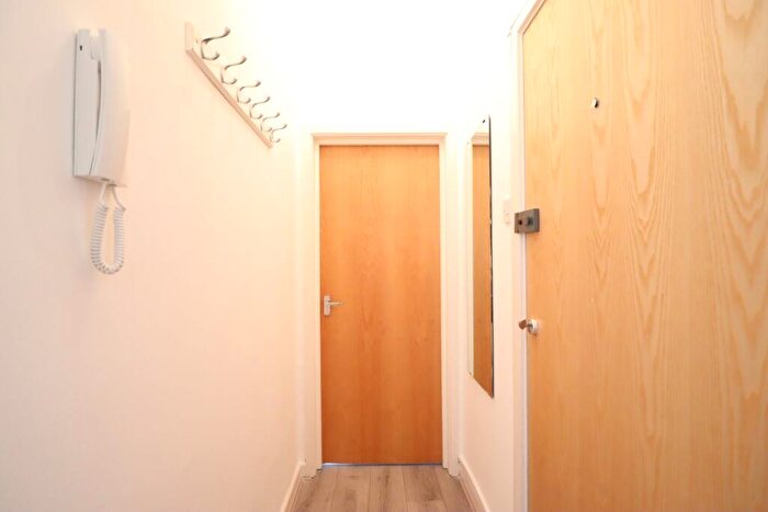 1 Bedroom Flat To Rent In Victoria House, - Tudor Street, Riverside, Cardiff, CF11
