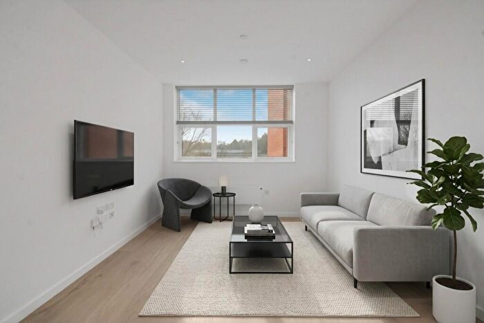 1 Bedroom Flat To Rent In **Limited Offer: Weeks Rent Free - Bed Flat With Study - Sunrise Parkway, Milton Keynes, MK14