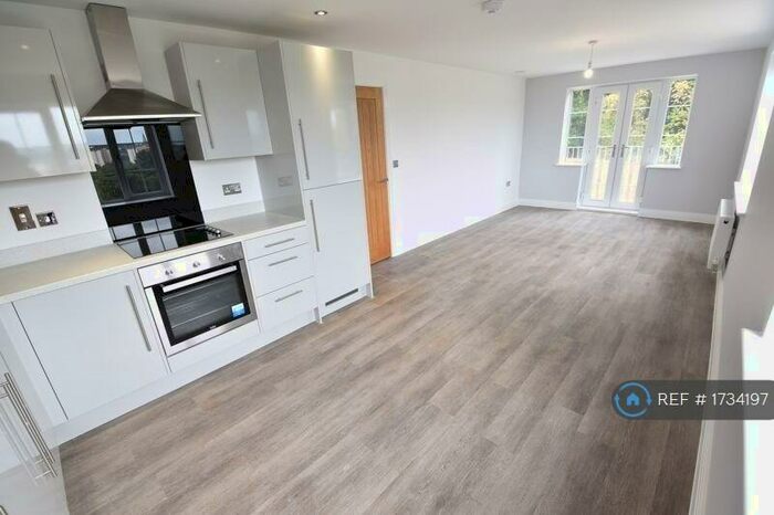 2 Bedroom Flat To Rent In Sycamore Court, Luton, LU2