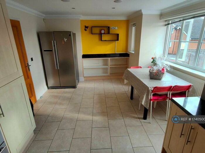 4 Bedroom Flat To Rent In Palmerstone Place, Earley, Reading, RG6