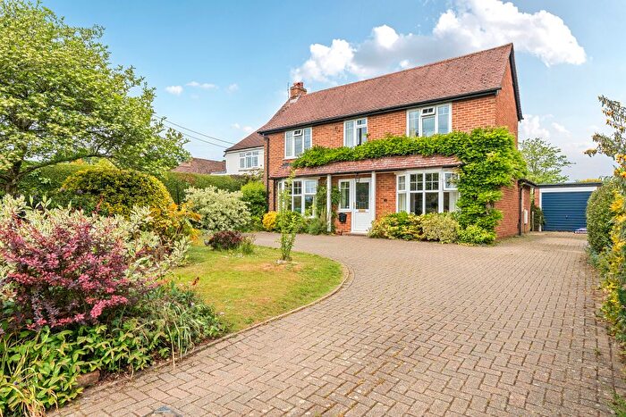 3 Bedroom Detached House For Sale In The Avenue, Liphook, GU30