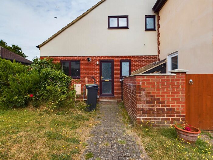 2 Bedroom Semi-Detached House To Rent In Langton Farm Gardens, Portsmouth, PO1