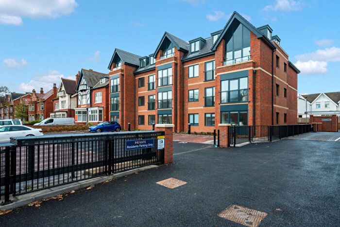 2 Bedroom Apartment For Sale In Clifton Drive South, Lytham St. Annes, FY8