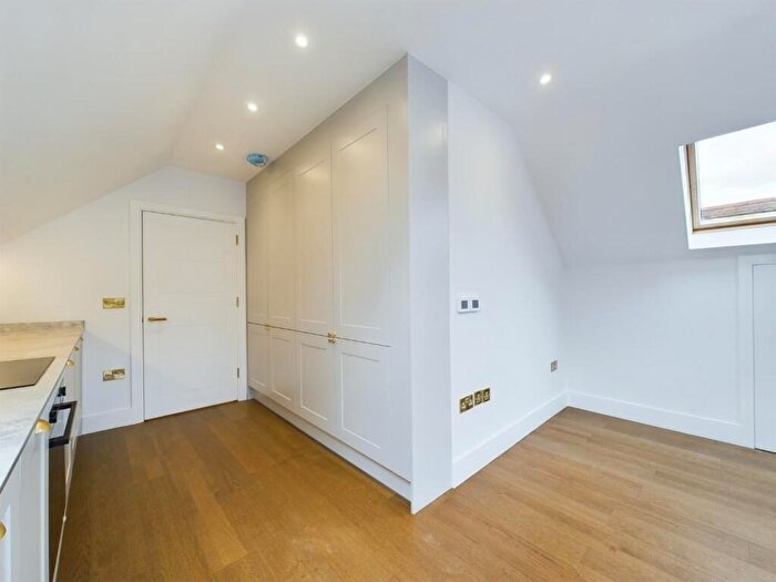 1 Bedroom Flat For Sale In Brondesbury Park, London, NW6