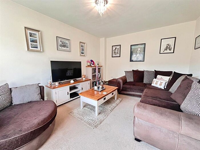 3 Bedroom Detached House For Sale In Holly Wood Way, Blackpool, FY4