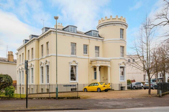 2 Bedroom Flat To Rent In Pitville Circus Cheltenham, GL52