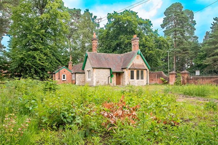 2 Bedroom Detached Bungalow To Rent In Minley Manor, Blackwater, GU17