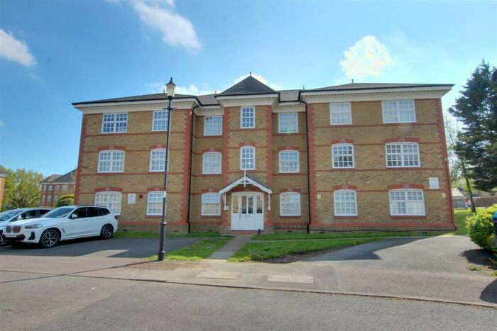 2 Bedroom Apartment To Rent In Hanbury Drive, London, N21