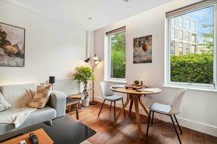 1 Bedroom Flat To Rent In Chancery House, Levett Square, TW9