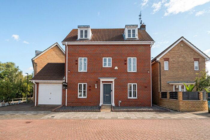 4 Bedroom Detached House For Sale In Newacres Road, West Thamesmead, SE28