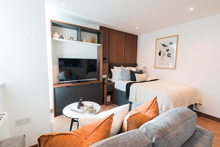 Apartment To Rent In Apt, Live Oasis Merrion Street Gardens #, LS2