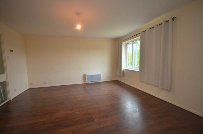 2 Bedroom Flat To Rent In Linton Glade, Croydon, CR0