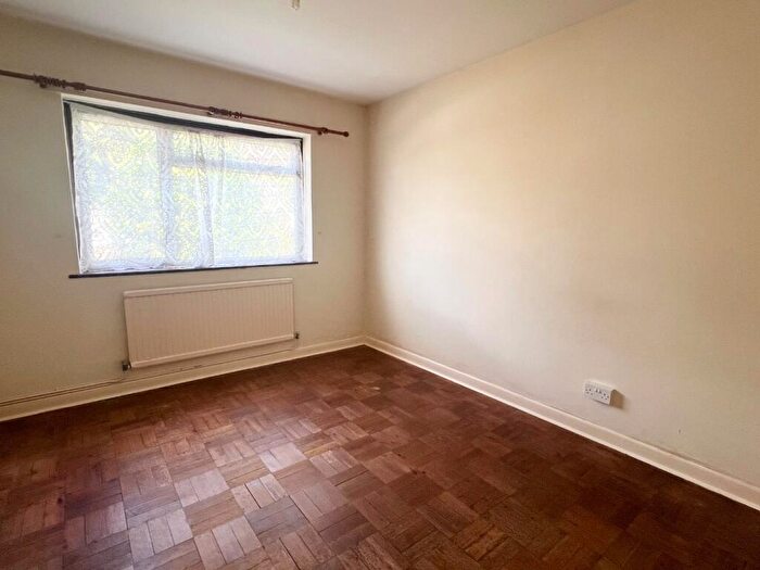 2 Bedroom Bungalow For Sale In Blackfield Road, Fawley, Southampton, Hampshire, SO45
