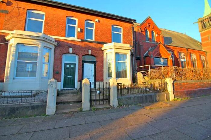 4 Bedroom End Of Terrace House To Rent In Parkhills Road, Parkhills, Bury, BL9