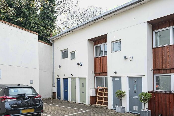 3 Bedroom Terraced House To Rent In Stanford Mews, Dalston, London, E8