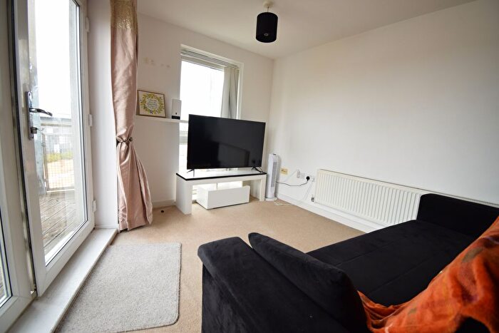 2 Bedroom Flat To Rent In Morris Walk, Dartford, DA1