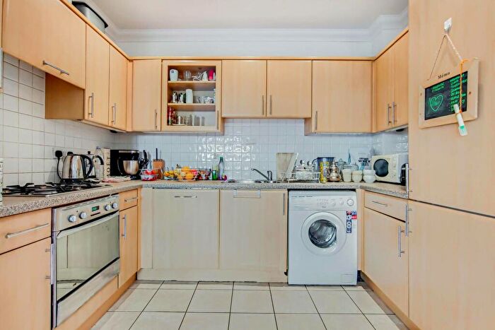 2 Bedroom Flat To Rent In Cheshire Street, Brick Lane, London, E2