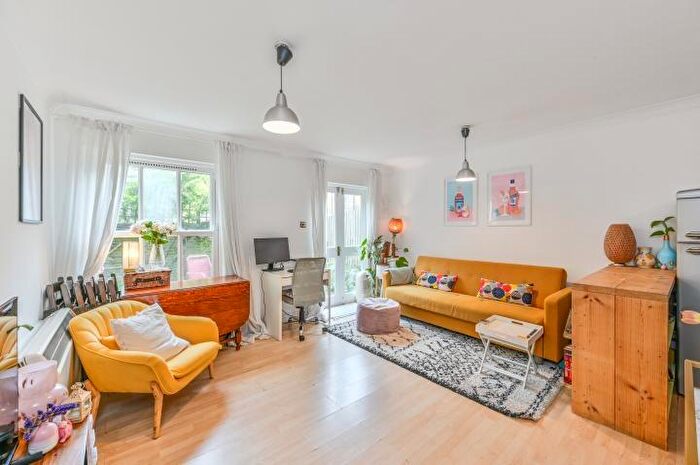 1 Bedroom Flat For Sale In Bryher Court, Sancroft Street, London, SE11