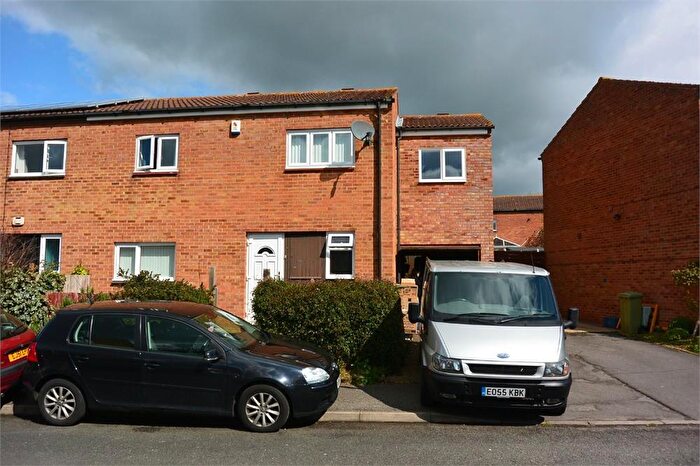 3 Bedroom Semi-Detached House To Rent In Shipton Hill, Bradville, Milton Keynes, MK13