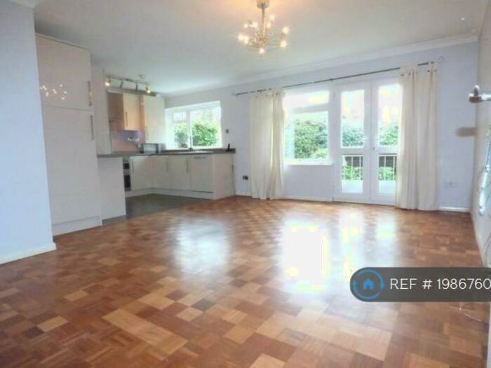 2 Bedroom Flat To Rent In Mavery Court, Bromley, BR1