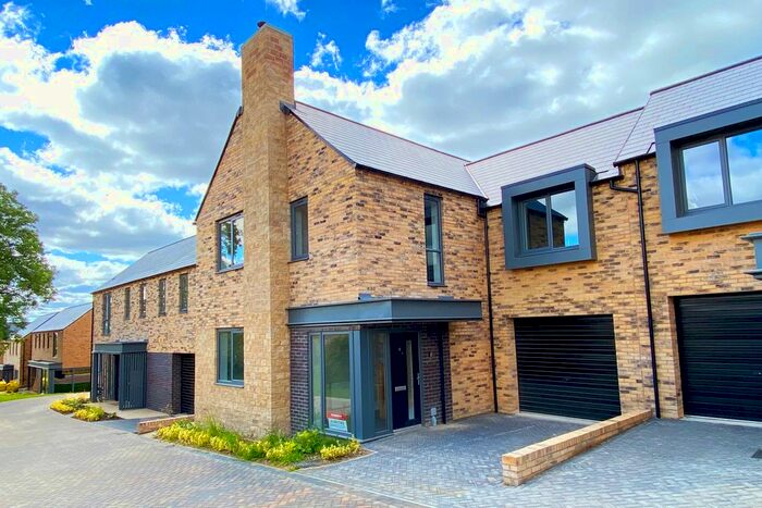 4 Bedroom Semi-Detached House To Rent In Ryburn Mews, Harrogate, HG3