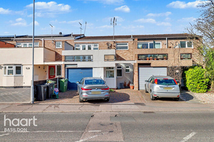 3 Bedroom Terraced House For Sale In Sandon Road, Basildon, SS14