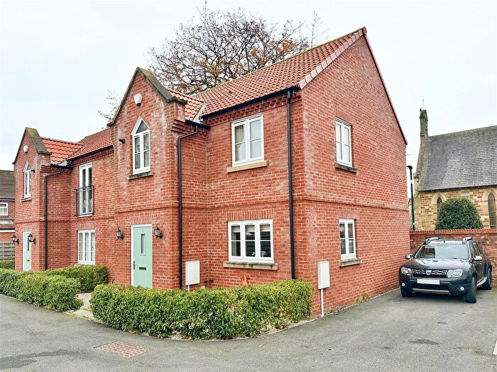 4 Bedroom Property To Rent In Shepherds Mews, Long Street, Easingwold, YO61
