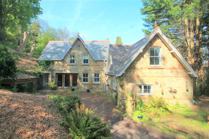 3 Bedroom House To Rent In Bedroom Detached House In Caterham Valley, CR3