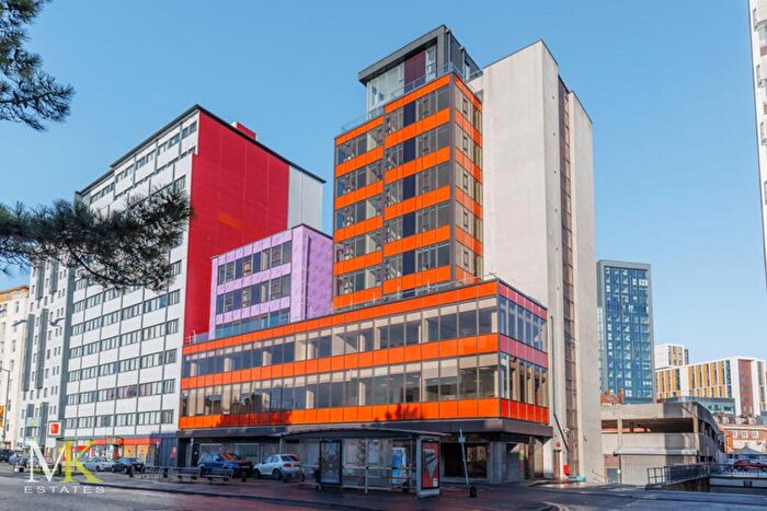 2 Bedroom Flat For Sale In Christchurch Road, Bournemouth, BH1