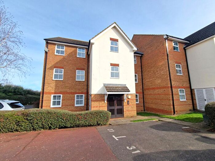 2 Bedroom Flat For Sale In Honeysuckle Close, Biggleswade, SG18