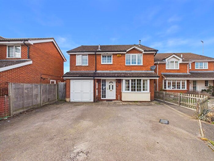 4 Bedroom Detached House For Sale In Ayres Close, The Willows, Aylesbury, HP21