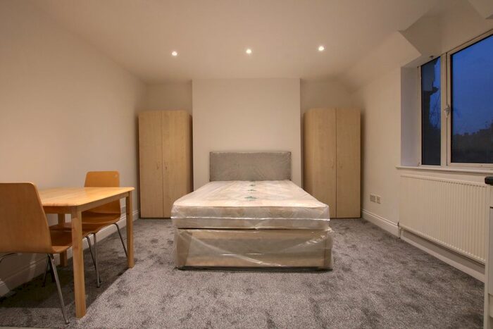 Studio To Rent In St Pauls Avenue, Willesden Green, NW2