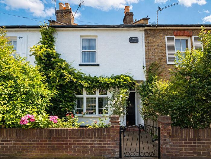 3 Bedroom Terraced House For Sale In New Road, Richmond, TW10