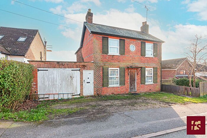 4 Bedroom Detached House For Sale In Cambridge Road, Crowthorne, Berkshire, RG45