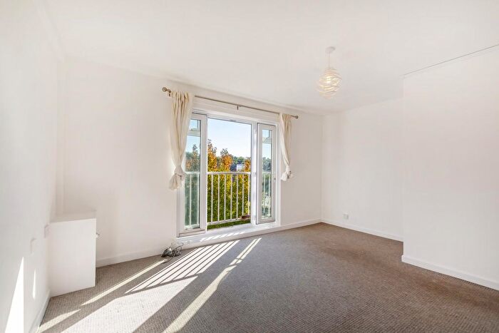 2 Bedroom Flat For Sale In Violette Szabo House, West Norwood, SE27