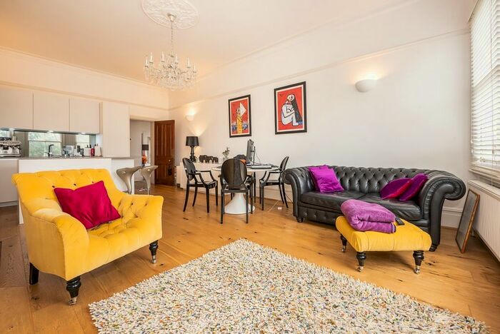 3 Bedroom Flat To Rent In Strawberry Hill Road, Twickenham, TW1