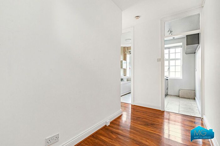 1 Bedroom Flat To Rent In North End Road, Golders Green, London, NW11