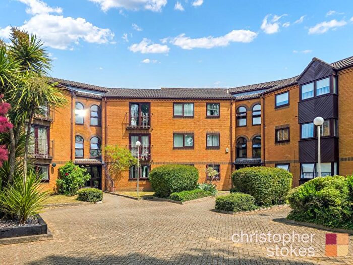 1 Bedroom Flat For Sale In Westgate Court, Waltham Cross, Greater London, EN8
