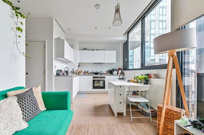 Flat For Sale In Hill House, Highgate Hill, London, N19