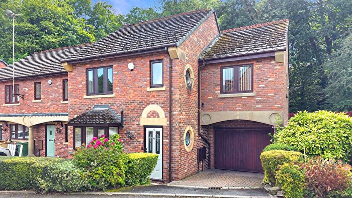 3 Bedroom Semi-Detached House For Sale In Whitsters Hollow, Bolton, BL1