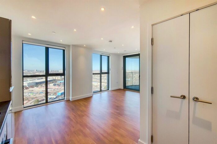 2 Bedroom Flat To Rent In Waldegrave Point, Oaklands Rise, 1 Green Street, London NW10