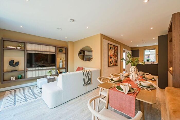 3 Bedroom House For Sale In North Gate Park, Harringay, London, N15